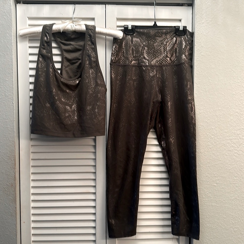 Khaki leggings with gold lizard embellishment. 3/4 length with wide band waist